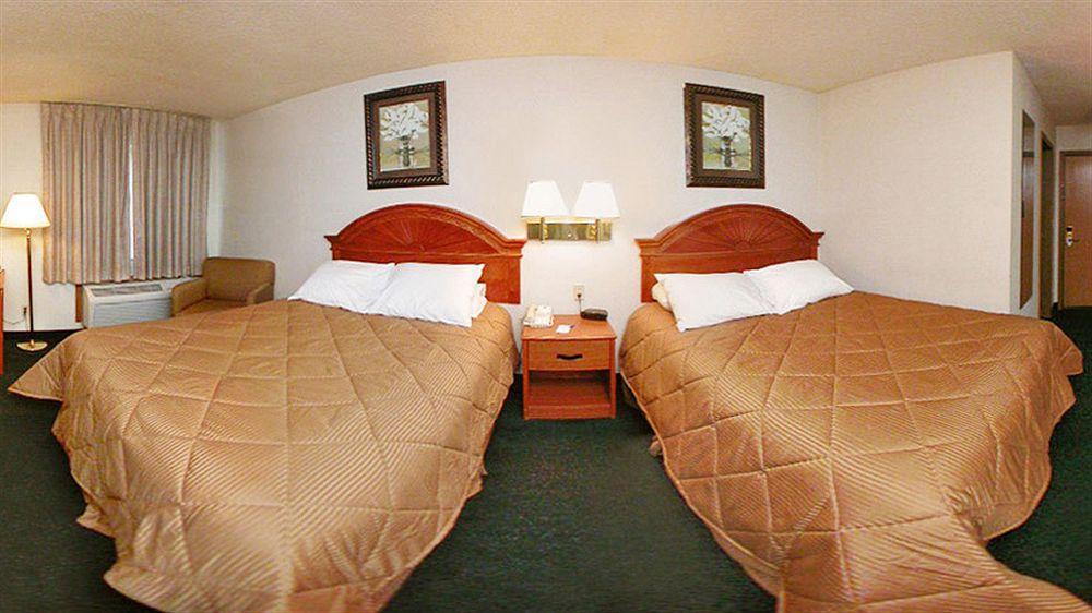 Baymont By Wyndham Flint Airport North Hotel Buitenkant foto