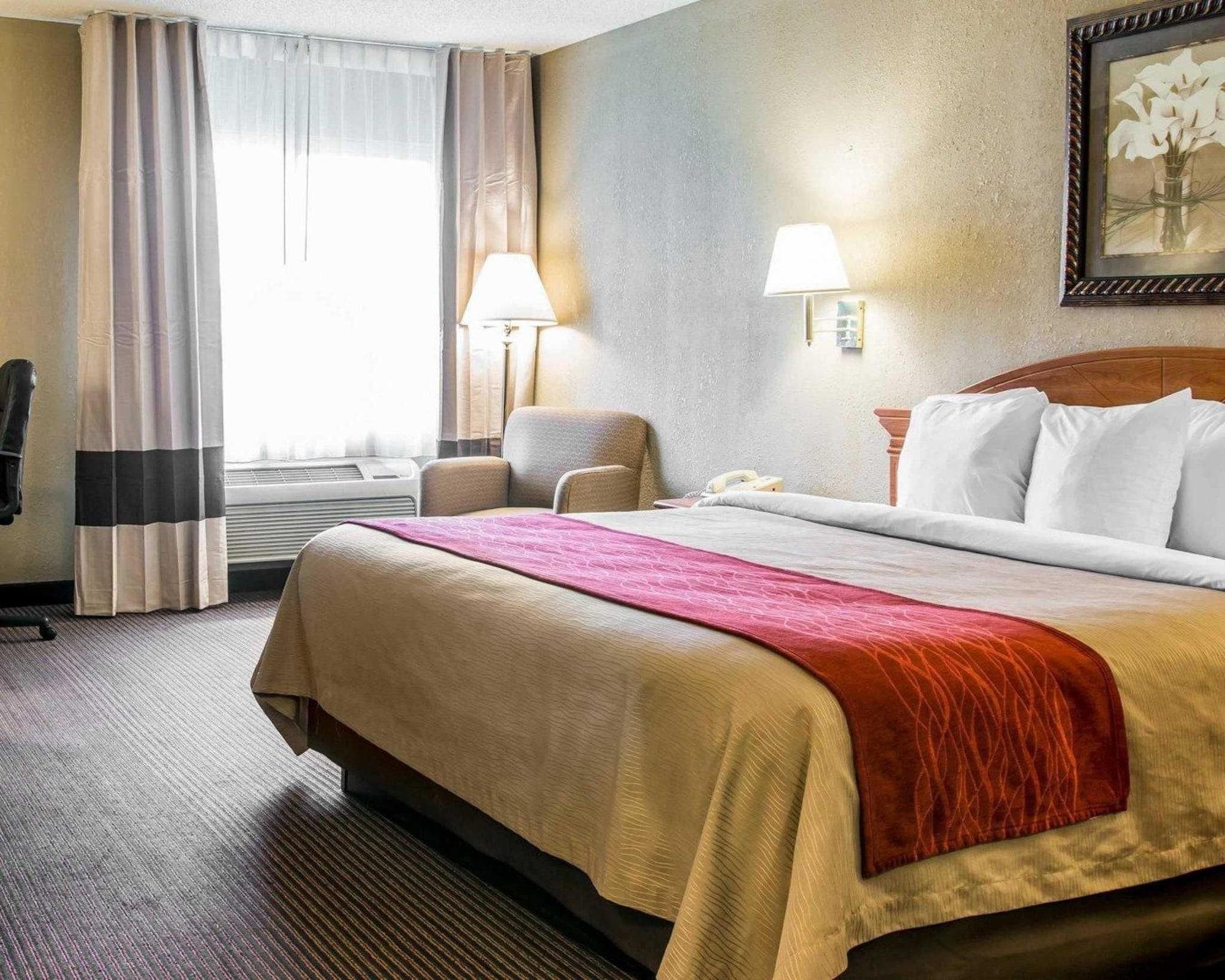 Baymont By Wyndham Flint Airport North Hotel Buitenkant foto