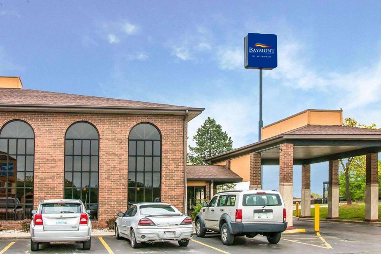 Baymont By Wyndham Flint Airport North Hotel Buitenkant foto