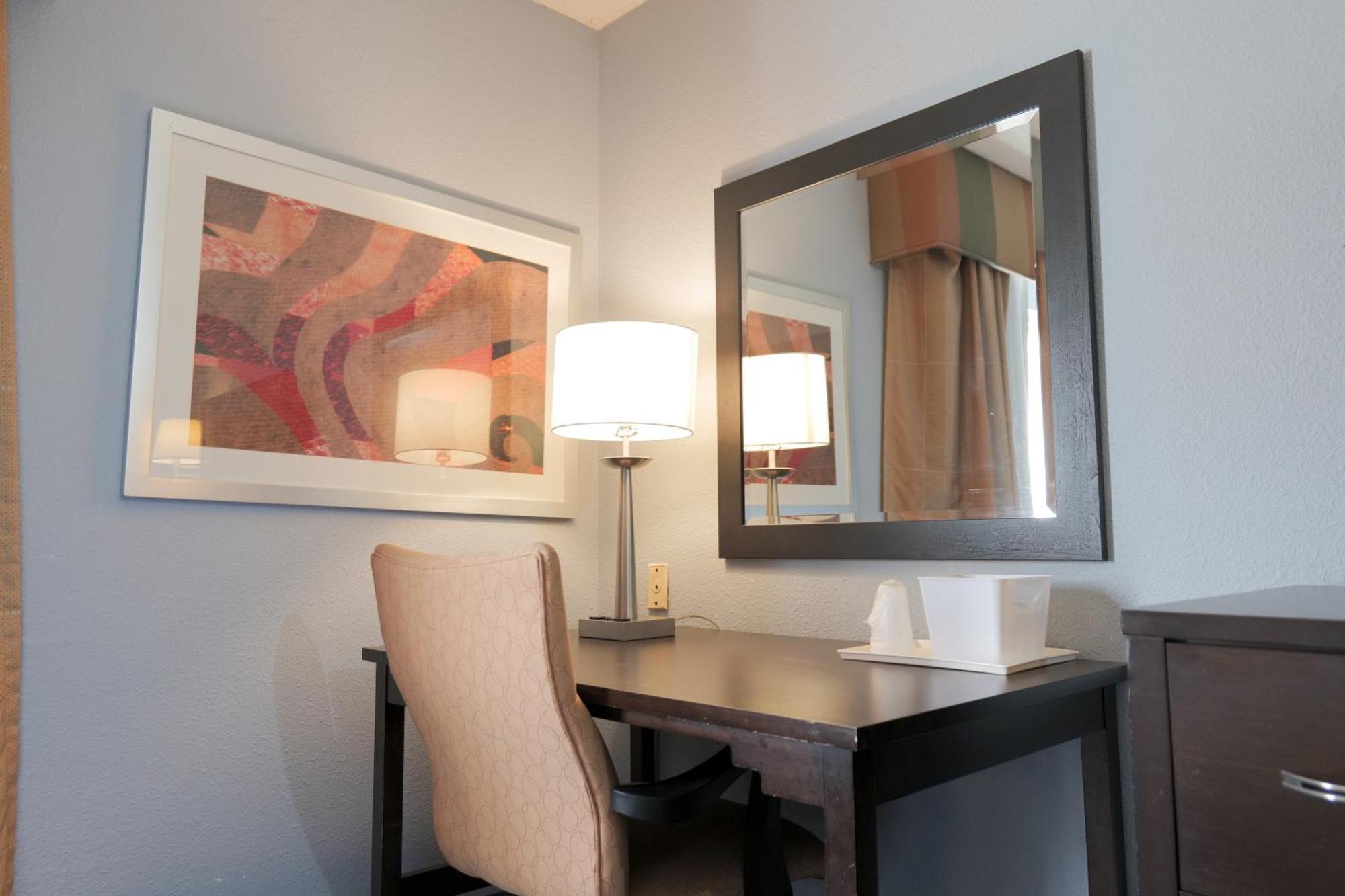 Baymont By Wyndham Flint Airport North Hotel Buitenkant foto