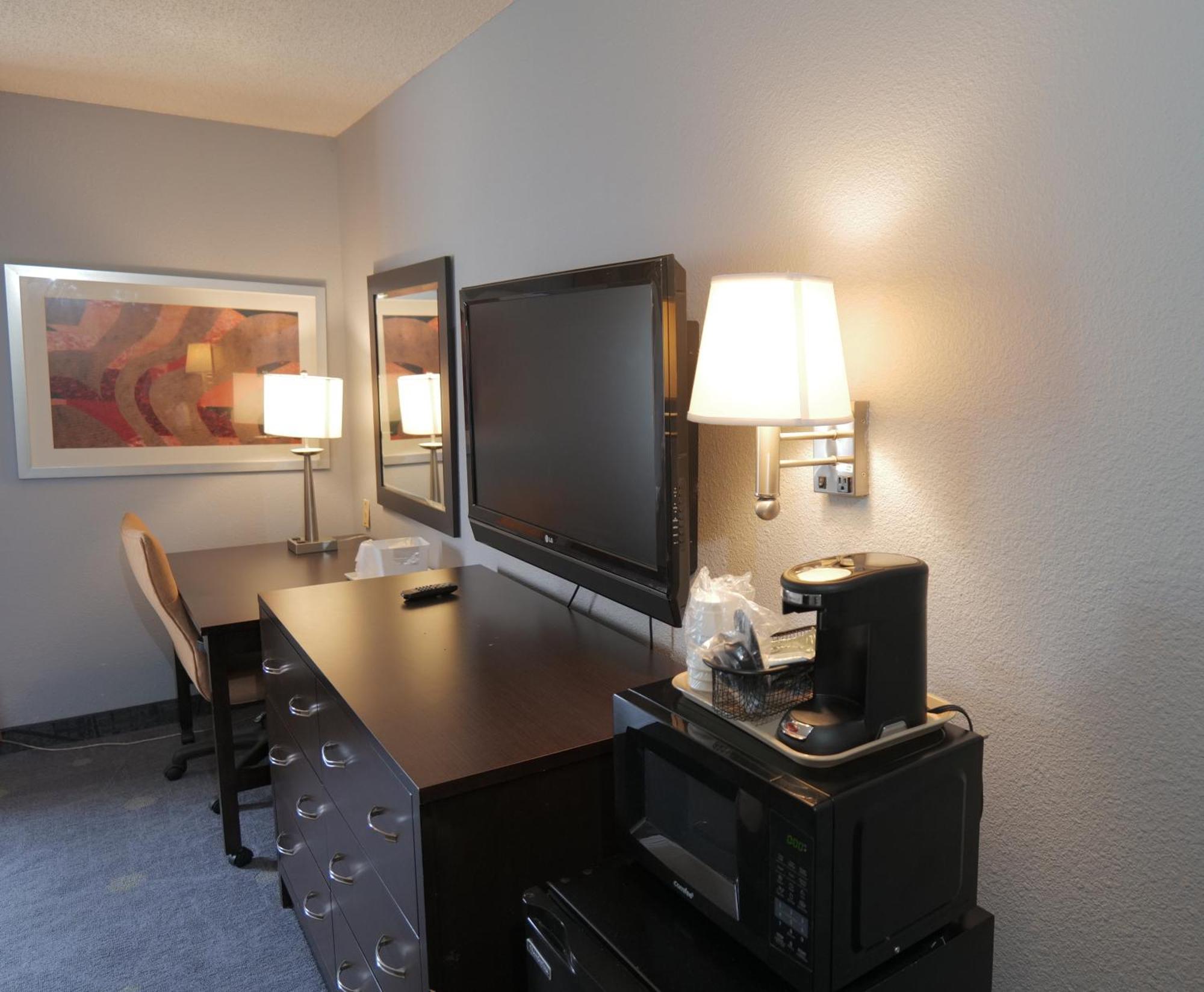 Baymont By Wyndham Flint Airport North Hotel Buitenkant foto