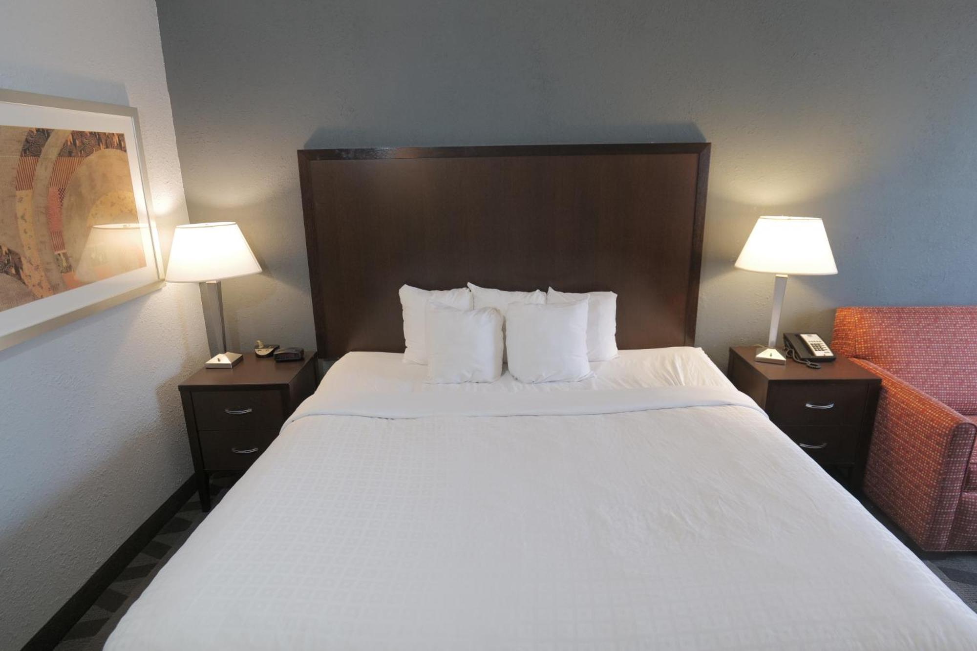 Baymont By Wyndham Flint Airport North Hotel Buitenkant foto