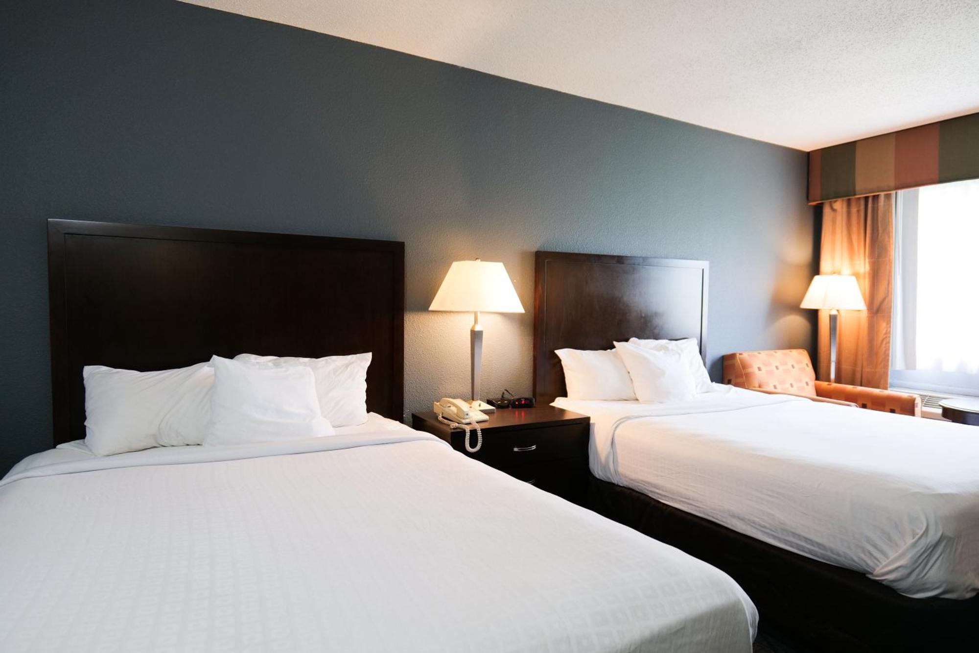 Baymont By Wyndham Flint Airport North Hotel Buitenkant foto