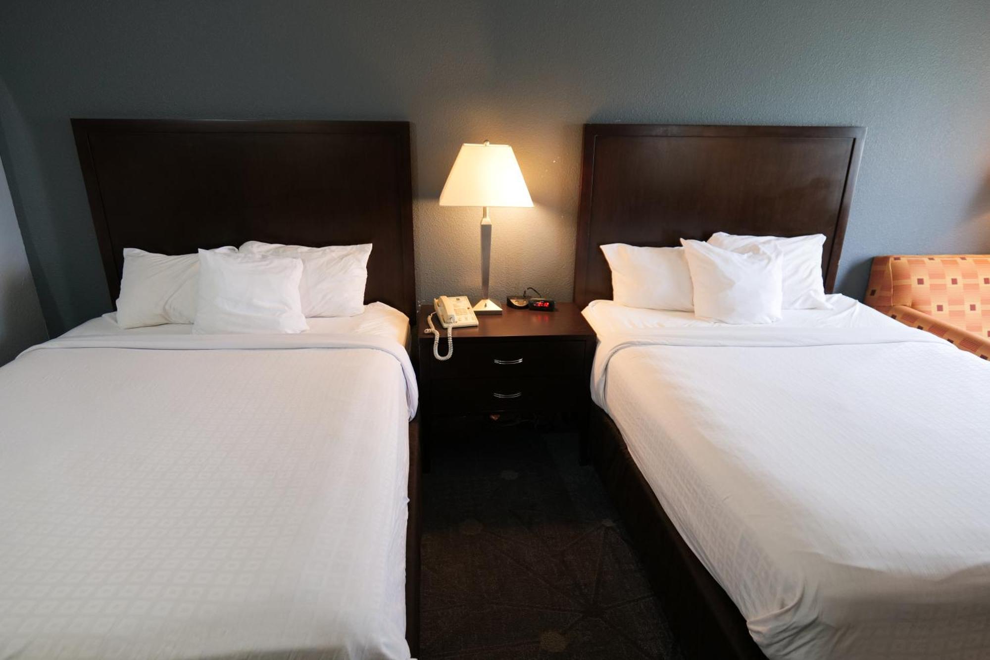 Baymont By Wyndham Flint Airport North Hotel Buitenkant foto