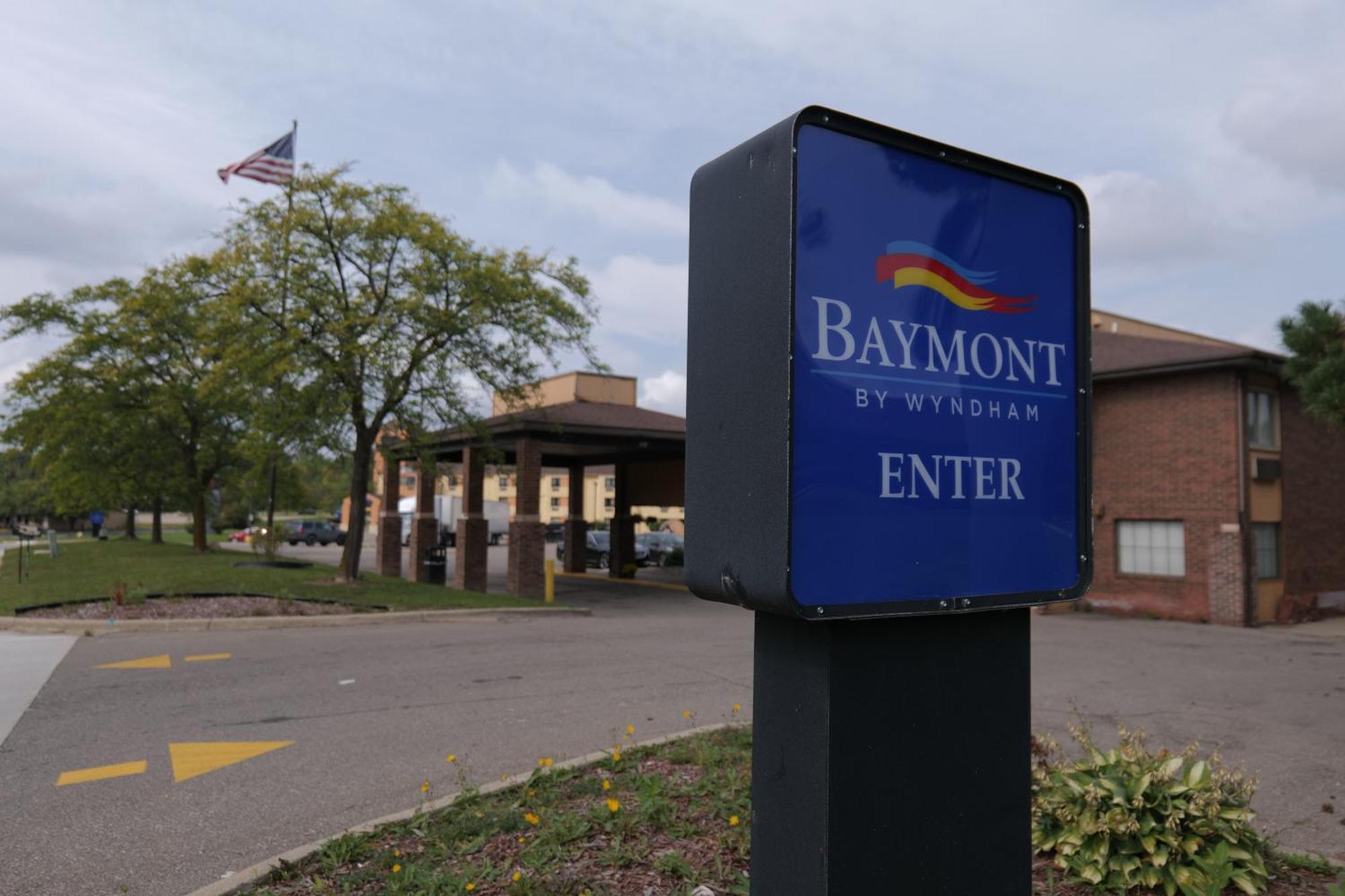 Baymont By Wyndham Flint Airport North Hotel Buitenkant foto