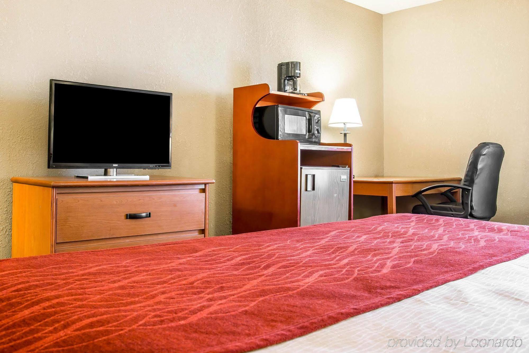 Baymont By Wyndham Flint Airport North Hotel Buitenkant foto