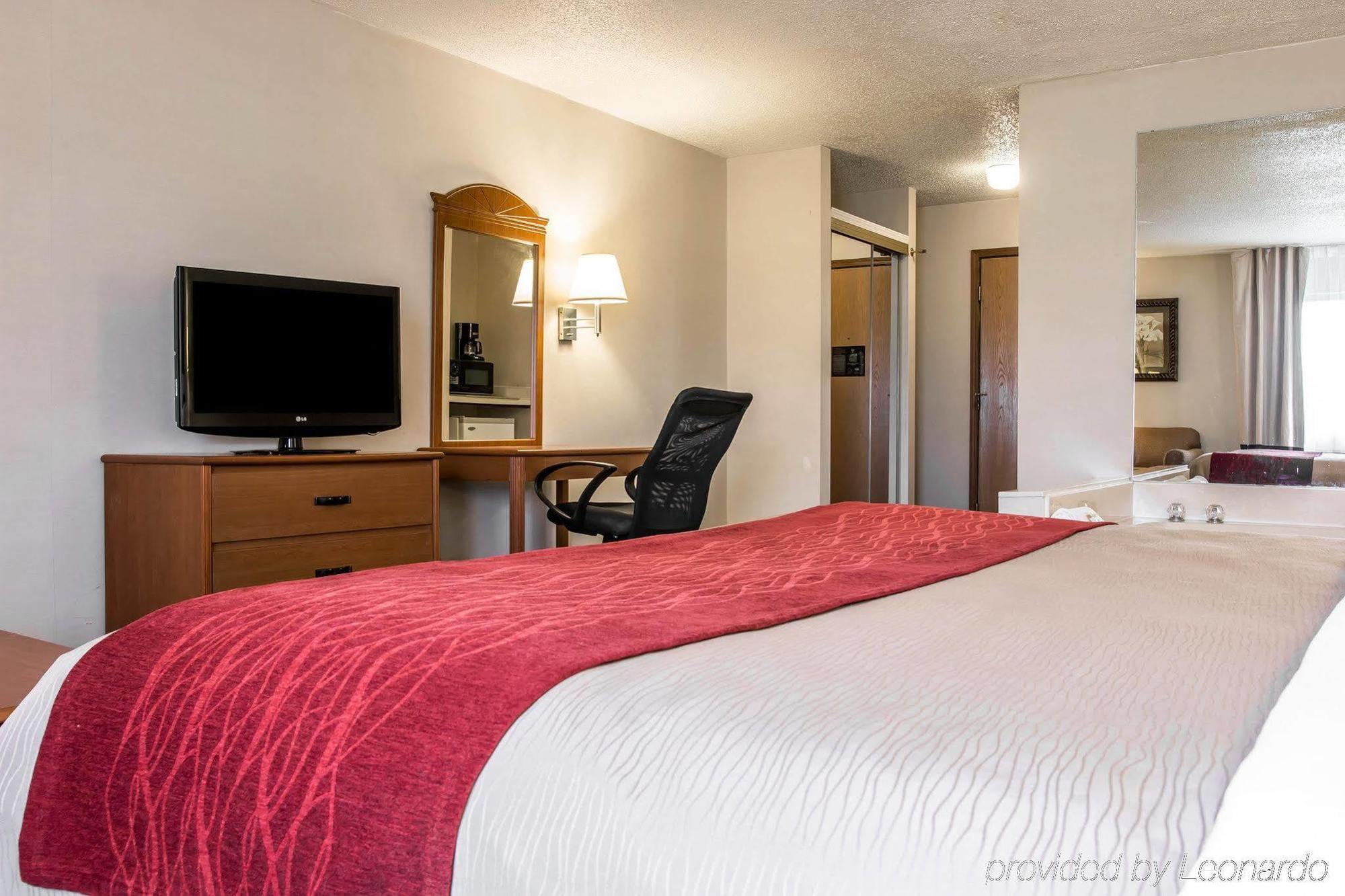 Baymont By Wyndham Flint Airport North Hotel Buitenkant foto