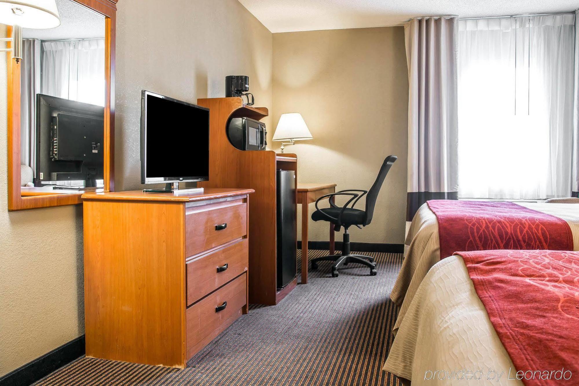 Baymont By Wyndham Flint Airport North Hotel Buitenkant foto