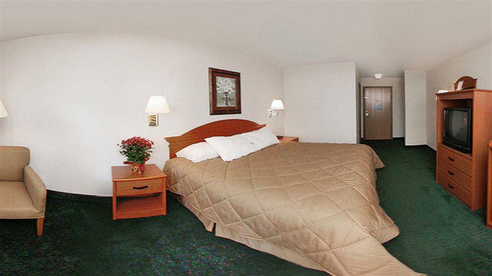 Baymont By Wyndham Flint Airport North Hotel Buitenkant foto